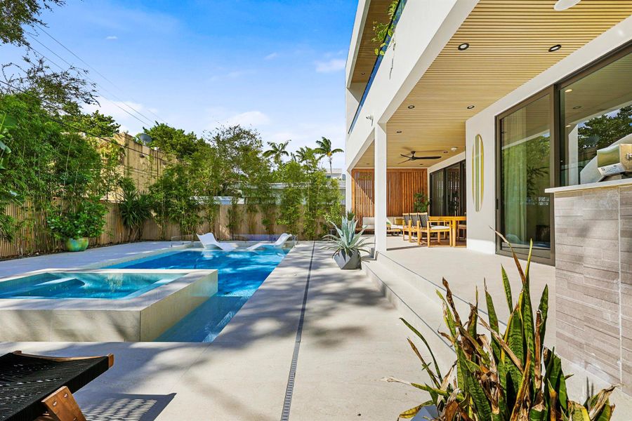 Exterior details and patio area of a home in , Fort Lauderdale (Image 35).