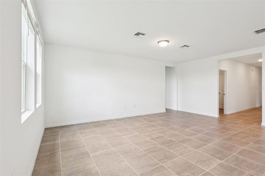 Spacious, unfurnished interior of a new home in Hamilton Bluff - Signature Series, Lake Hamilton (Image 28).