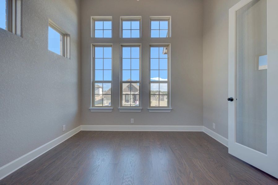 Representative unfurnished interior of a home built from the Barnett by Ashton Woods in Sunday Creek at Kinder Ranch, San Antonio (Image 19).