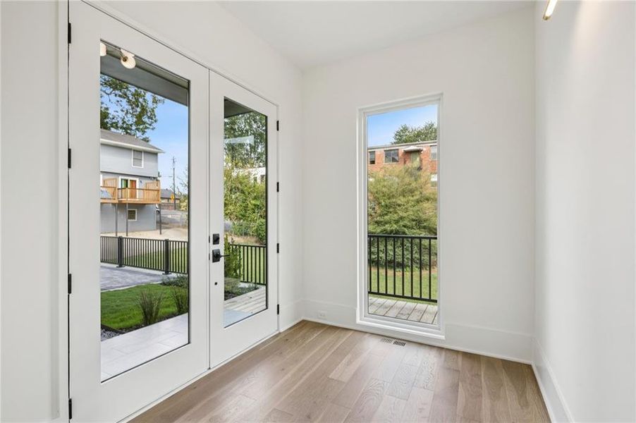 Spacious, unfurnished interior of a new home in , Atlanta (Image 36).