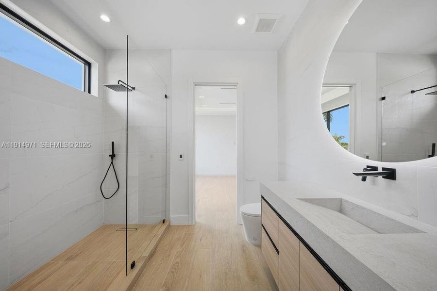 Furnished interior view inside a new home in , Fort Lauderdale (Image 9).