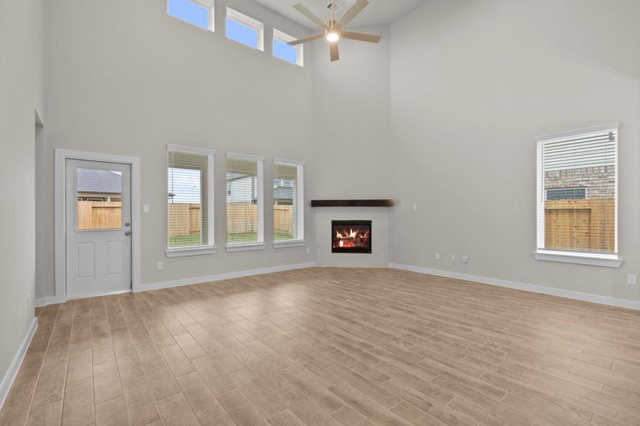 Spacious, unfurnished interior of a new home in Briarwood Crossing, Rosenberg (Image 25).