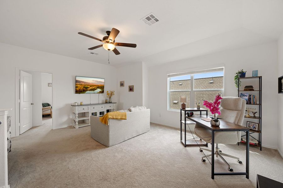 Furnished interior view inside a new home in Thunder Rock, Marble Falls (Image 36).