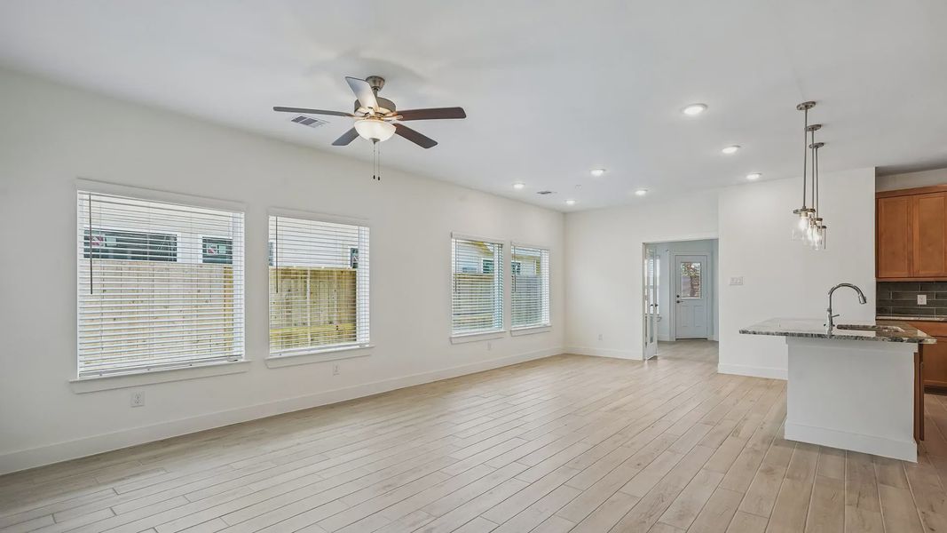 Spacious, unfurnished interior of a new home in Meridiana Townhomes, Iowa Colony (Image 13).