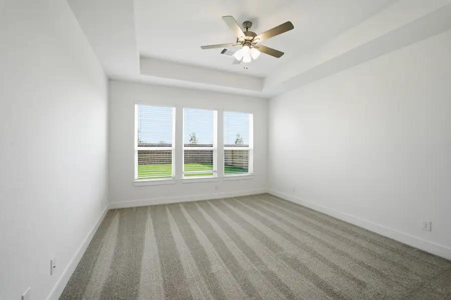 Spacious, unfurnished interior of a new home in Sunterra Lakes, Brookshire (Image 30).