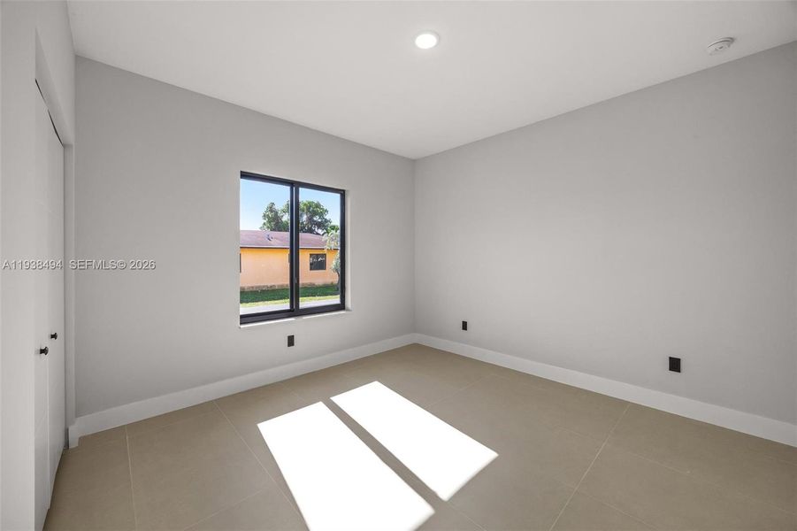 Spacious, unfurnished interior of a new home in , Hallandale Beach (Image 13).