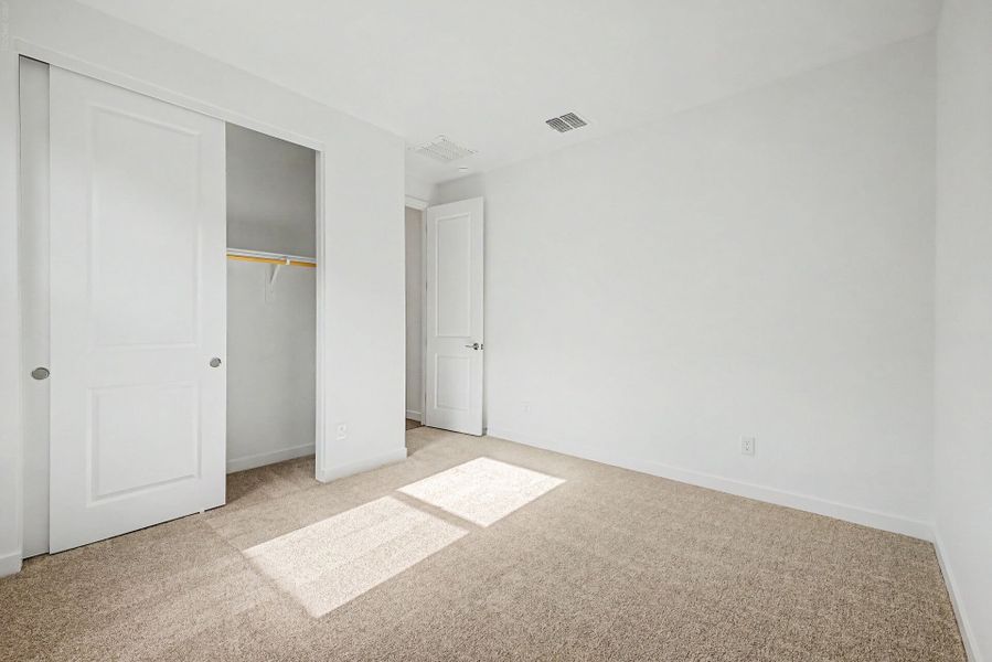Spacious, unfurnished interior of a new home in White Tank Vistas, Waddell (Image 11).