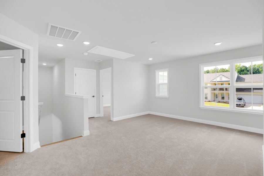 Spacious, unfurnished interior of a new home in Carriage Estates, Lexington (Image 21).