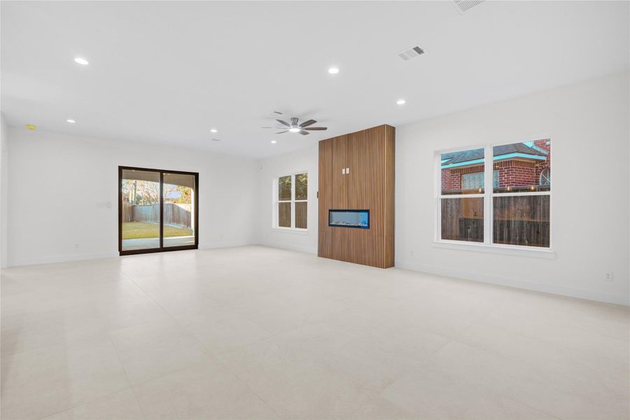 Spacious, unfurnished interior of a new home in , Houston (Image 46).