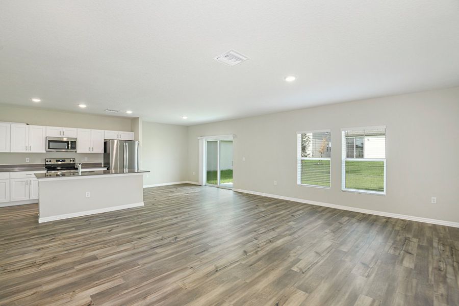 Spacious, unfurnished interior of a new home in Scenic Terrace, Haines City (Image 12).