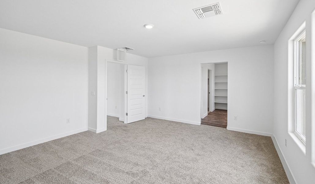 Spacious, unfurnished interior of a new home in The Oasis at Rocking K, Vail (Image 22).