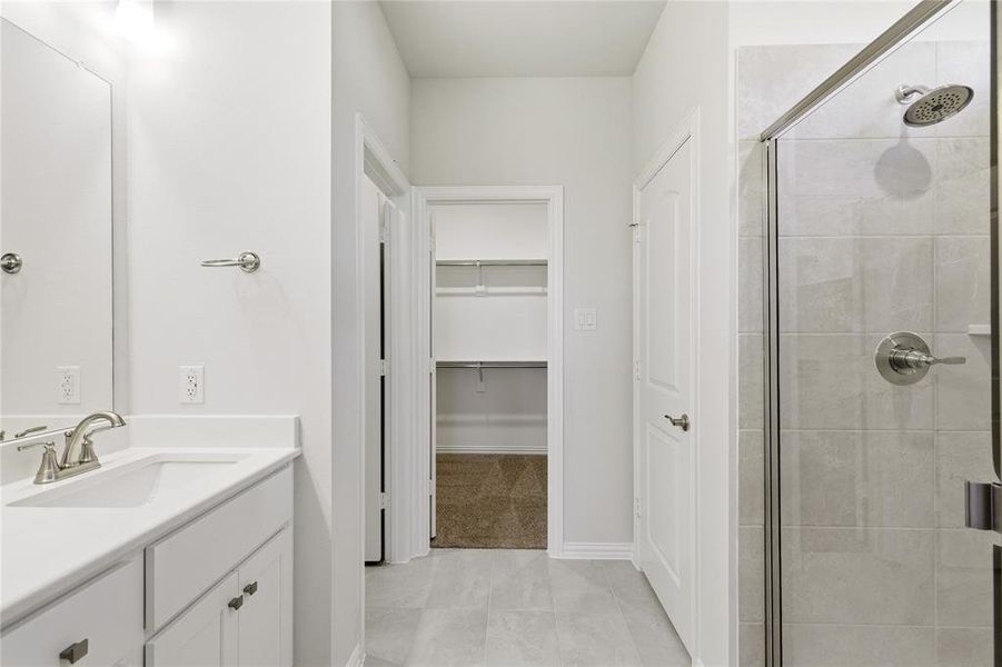 Furnished interior view inside a new home in Elevon, Lavon (Image 8).