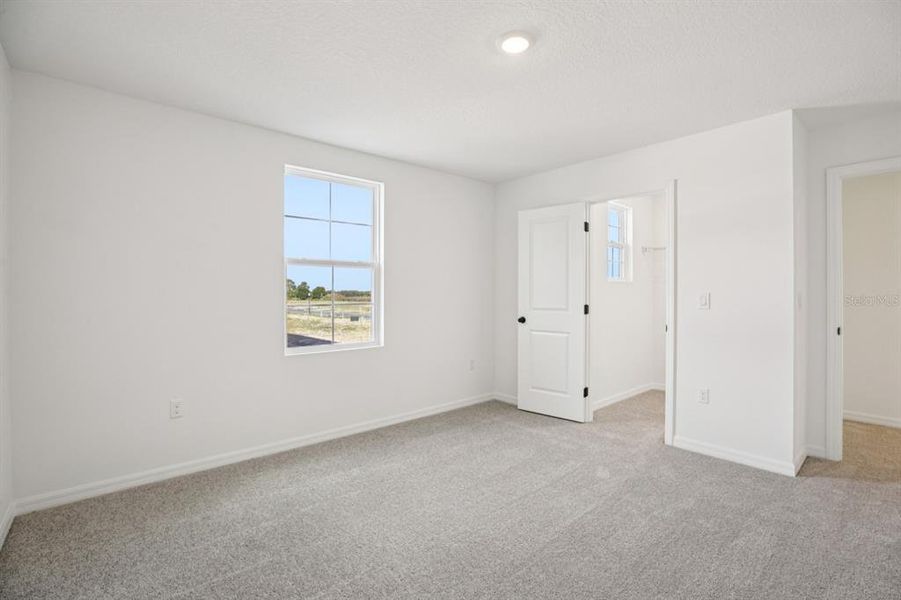 Spacious, unfurnished interior of a new home in , Mount Dora (Image 32).