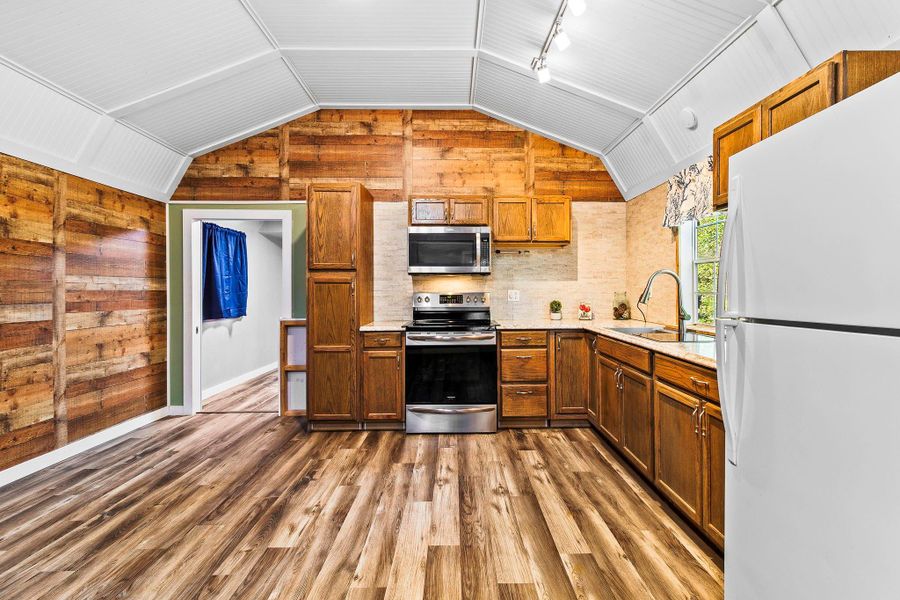 Living Room/Kitchen Area Living Room/Kitchen Area