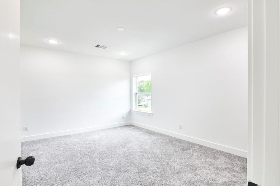 Spacious, unfurnished interior of a new home in , Houston (Image 12).