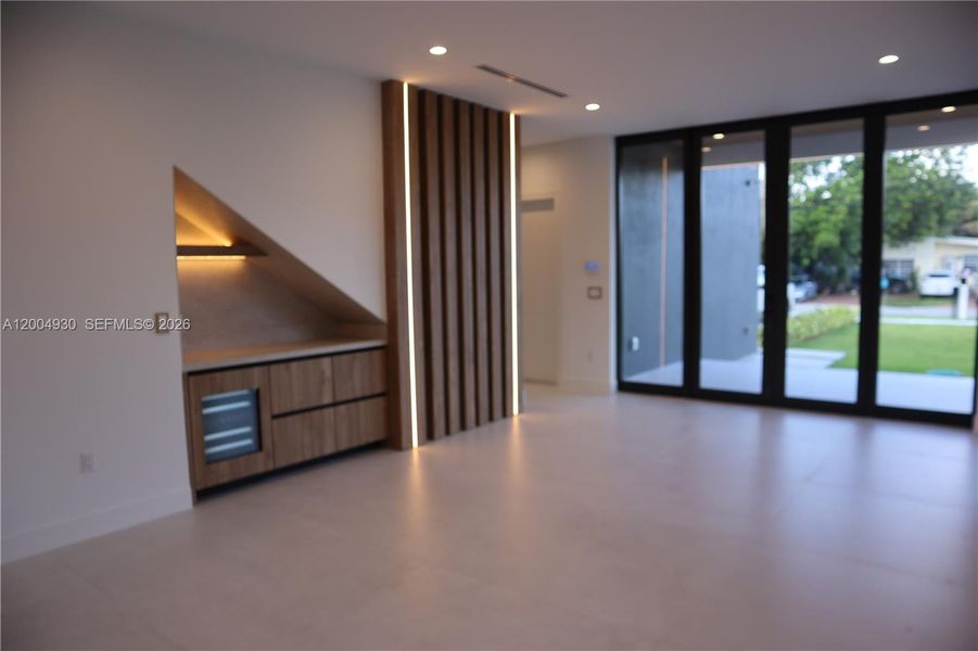 Spacious, unfurnished interior of a new home in , Miami (Image 27).