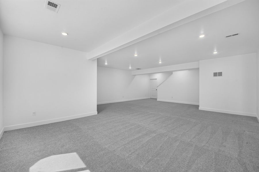 Spacious, unfurnished interior of a new home in Macanta, Castle Rock (Image 25).