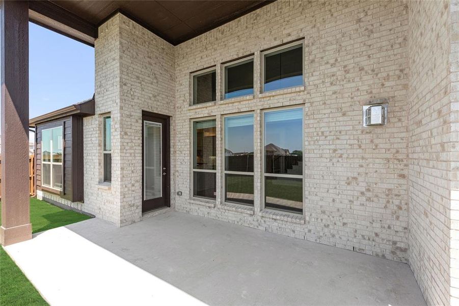 Exterior details and patio area of a home in Chaparral Park, Oak Point (Image 4). Exterior details and patio area of a home in Chaparral Park, Oak Point (Image 4).