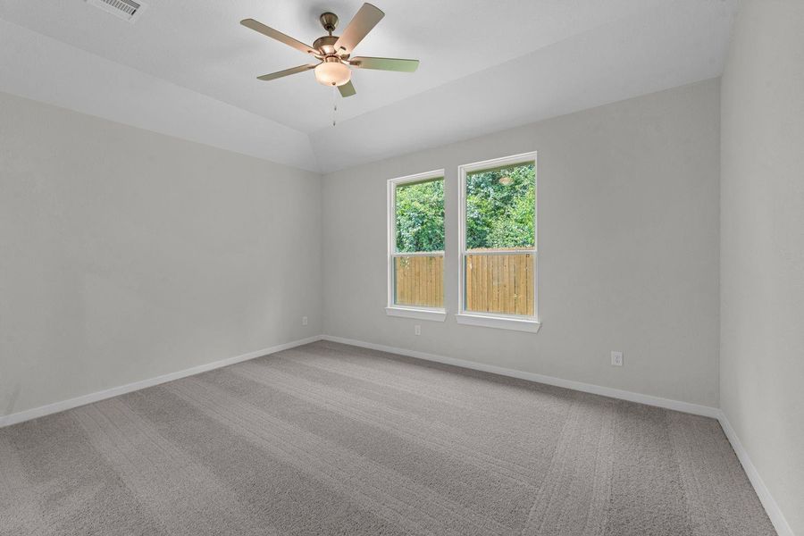 Spacious, unfurnished interior of a new home in Lexington Heights, Willis (Image 16).