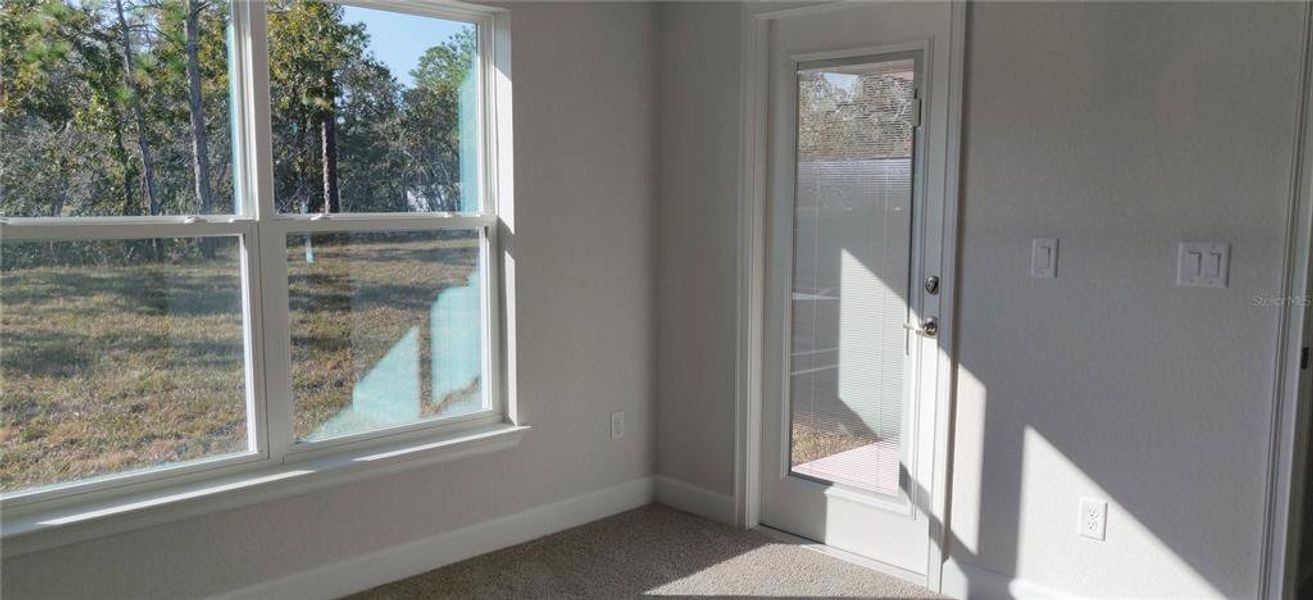 Spacious, unfurnished interior of a new home in Royal Highlands, Weeki Wachee (Image 18).
