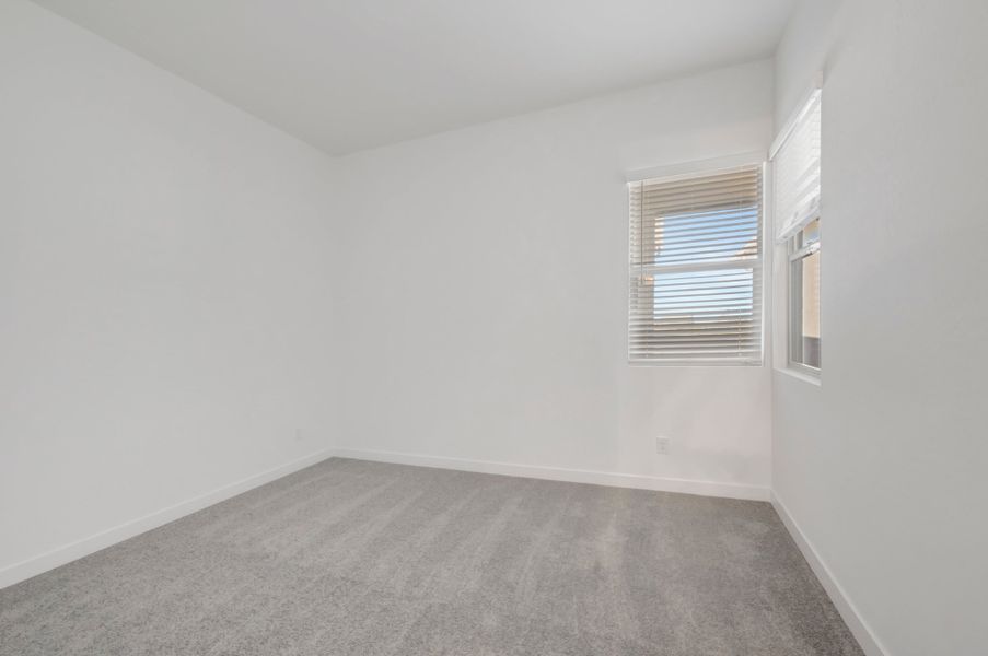 Spacious, unfurnished interior of a new home in Terraza, San Tan Valley (Image 27).