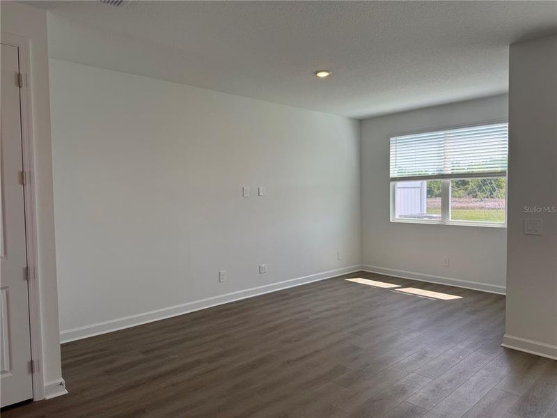 Spacious, unfurnished interior of a new home in , Tampa (Image 23).