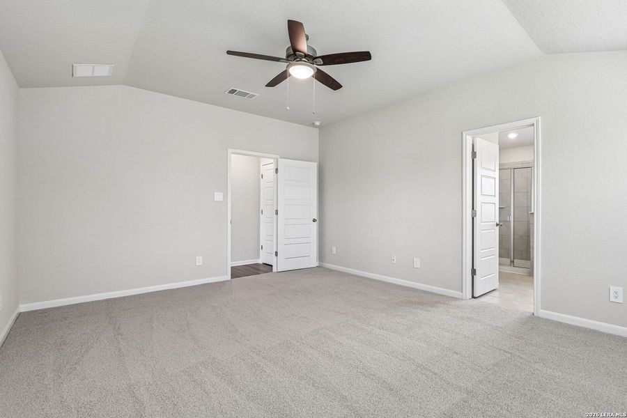 Spacious, unfurnished interior of a new home in Thomas Pond, San Antonio (Image 36). Spacious, unfurnished interior of a new home in Thomas Pond, San Antonio (Image 36).