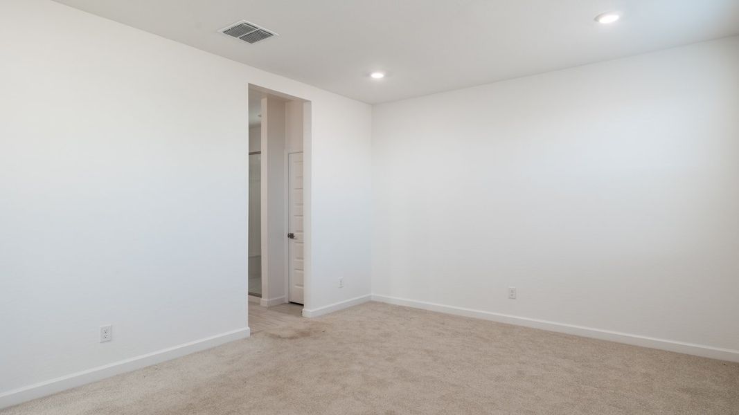 Spacious, unfurnished interior of a new home in Aloravita, Peoria (Image 20).