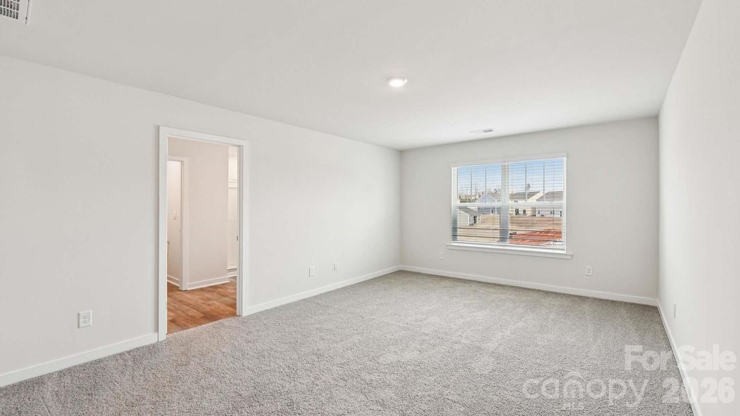 Spacious, unfurnished interior of a new home in Sonoma Hills, Charlotte (Image 26).
