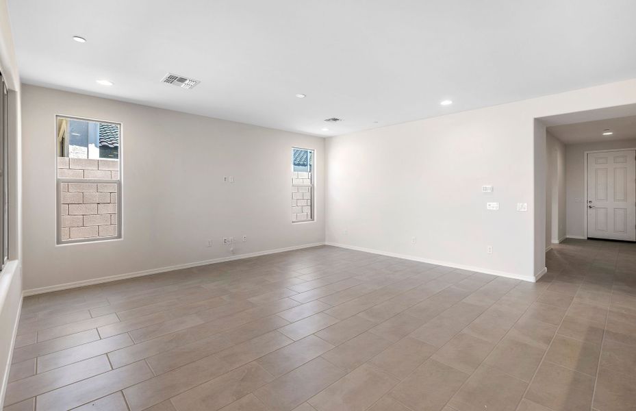 Spacious, unfurnished interior of a new home in Vistoso Canyon Estates, Oro Valley (Image 15).