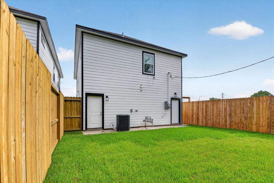 Exterior details and patio area of a home in , Houston (Image 24).
