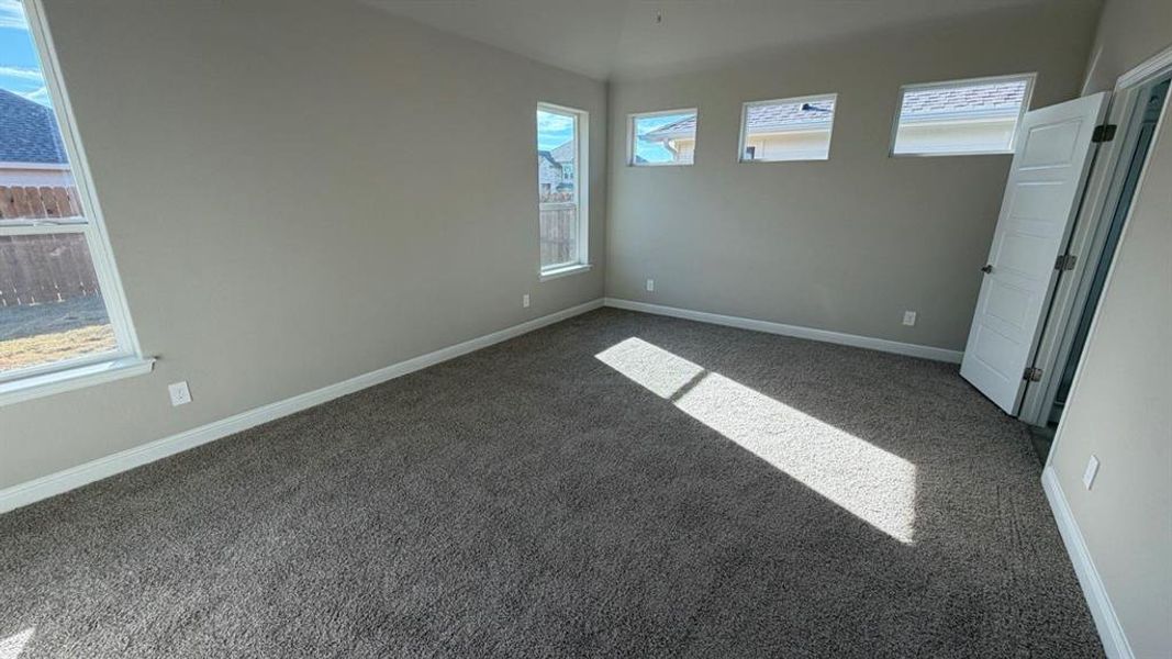 Spacious, unfurnished interior of a new home in Rock Creek Ranch, Fort Worth (Image 15).