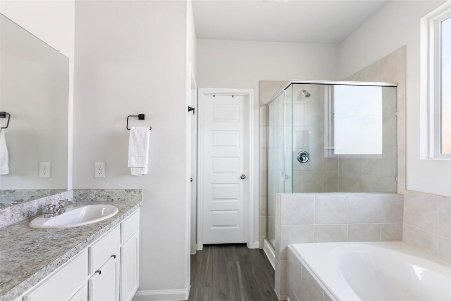 Furnished interior view inside a new home in Granger Pines, Conroe (Image 10).