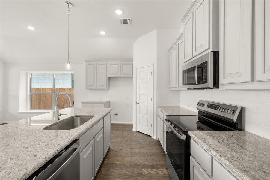 DFW-Summer Crest-Concept 1790-10320 Dittany Lane-Kitchen - Risewell Homes-3 DFW-Summer Crest-Concept 1790-10320 Dittany Lane-Kitchen - Risewell Homes-3