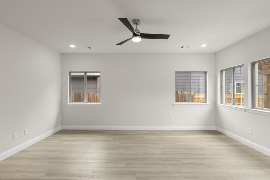 Spacious, unfurnished interior of a new home in Keeneland, Aubrey (Image 22).