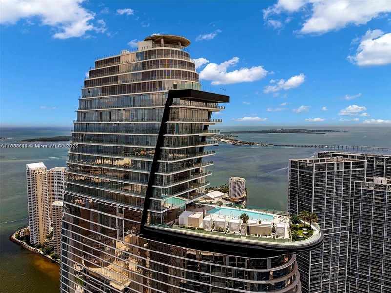 Condo located in Miami, FL showcasing its design and architecture (Image 1). Condo located in Miami, FL showcasing its design and architecture (Image 1).