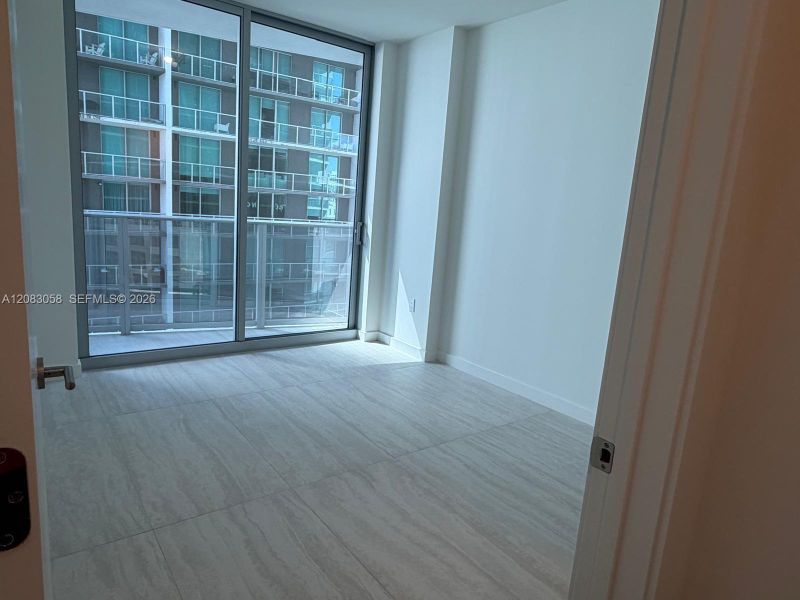 Spacious, unfurnished interior of a new home in , Miami (Image 15).