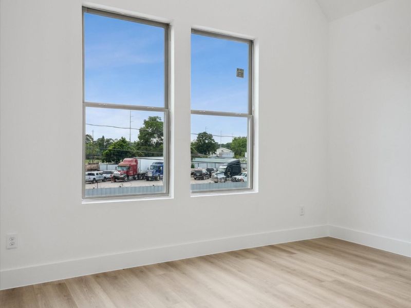 Spacious, unfurnished interior of a new home in , Houston (Image 17).