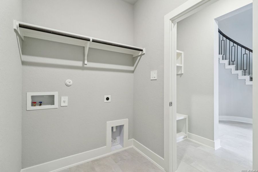 Spacious, unfurnished interior of a new home in Sagebrooke - Classic Series, San Antonio (Image 27).