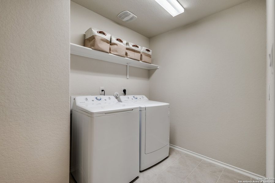 Furnished interior view inside a new home in Copper Canyon, Bulverde (Image 16). Furnished interior view inside a new home in Copper Canyon, Bulverde (Image 16).