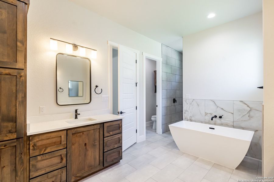 Furnished interior view inside a new home in , La Vernia (Image 11).