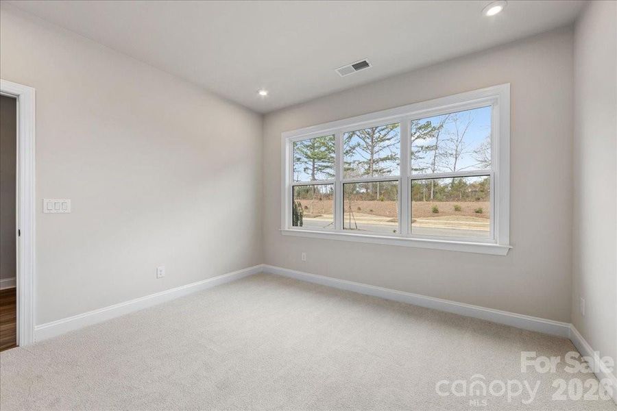 First floor bedroom en suite