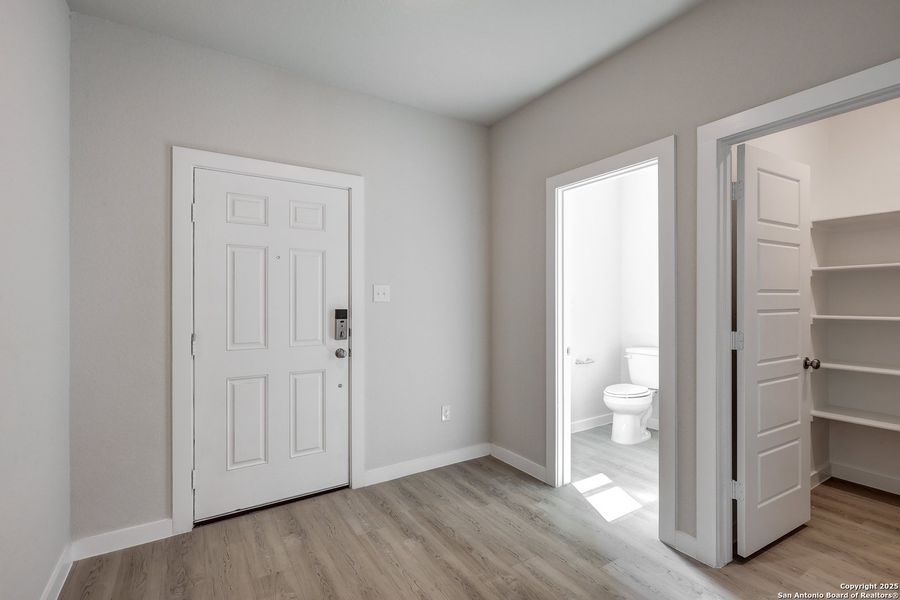 Spacious, unfurnished interior of a new home in Cinco Lakes, San Antonio (Image 23). Spacious, unfurnished interior of a new home in Cinco Lakes, San Antonio (Image 23).