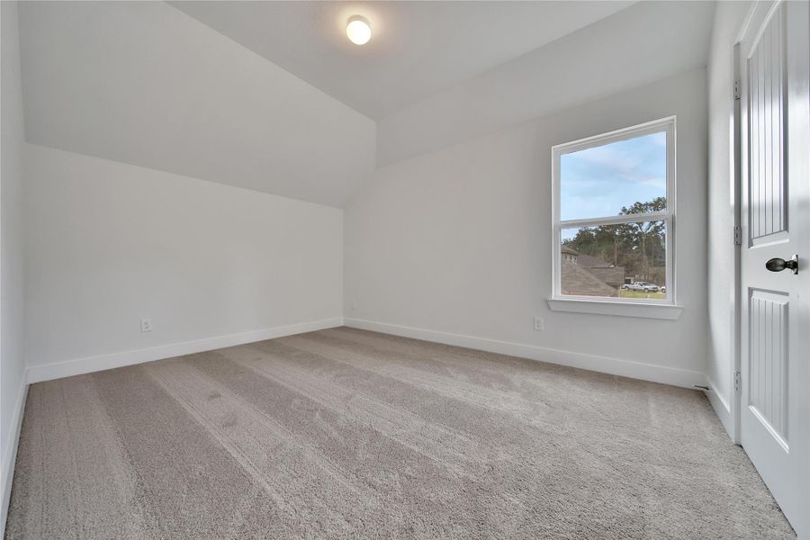 Spacious, unfurnished interior of a new home in Roman Forest, New Caney (Image 27).