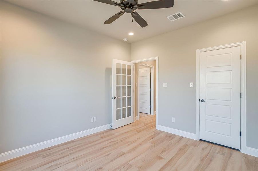 Spacious, unfurnished interior of a new home in , Weatherford (Image 15).