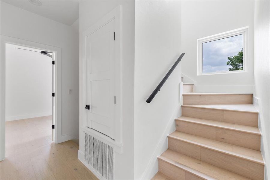 Spacious, unfurnished interior of a new home in , Austin (Image 23).