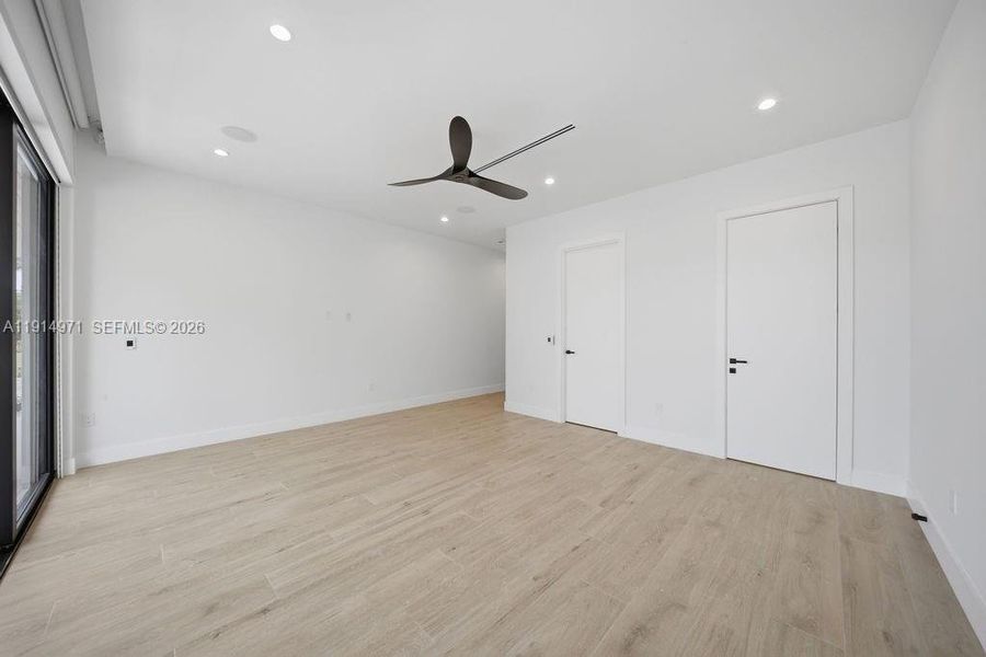 Spacious, unfurnished interior of a new home in , Fort Lauderdale (Image 64).