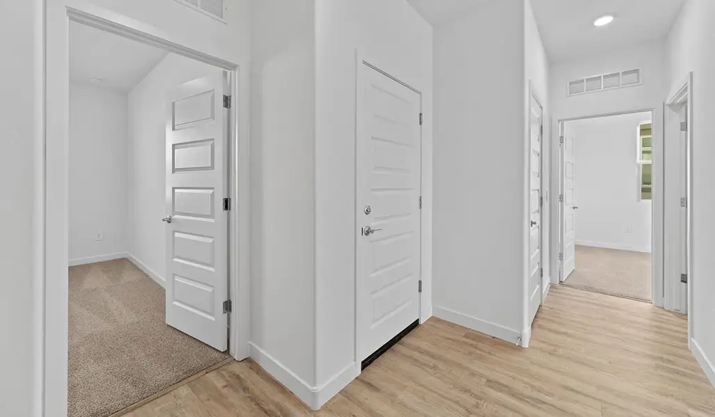 Spacious, unfurnished interior of a new home in Entrada Del Toro at Rancho Sahuarita, Sahuarita (Image 13).