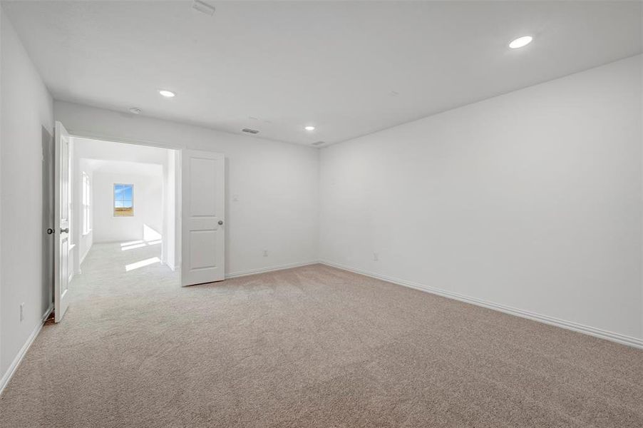 Spacious, unfurnished interior of a new home in Lily Creek at Sutton Fields, Aubrey (Image 33). Spacious, unfurnished interior of a new home in Lily Creek at Sutton Fields, Aubrey (Image 33).