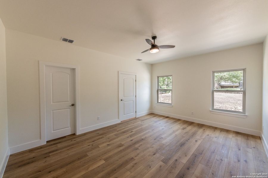 Spacious, unfurnished interior of a new home in , Canyon Lake (Image 35).